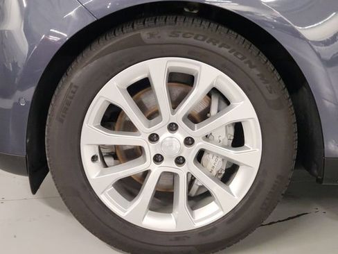 Used 2025 Land Rover Range Rover Sport SE AWD/4WD image 8
