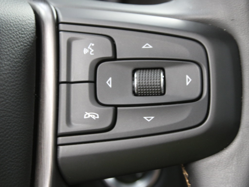 Used 2024 GMC Yukon AT4 w/ Technology Package AWD/4WD image 66