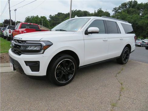 Used 2024 Ford Expedition Max Limited AWD/4WD image 1