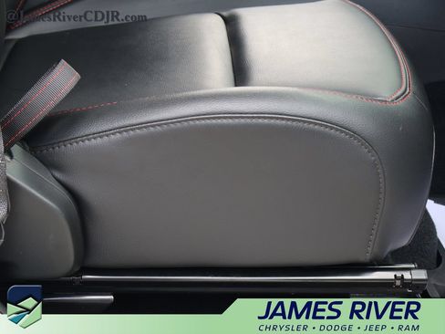 Used 2023 Jeep Wrangler Unlimited Rubicon w/ Cold Weather Group AWD/4WD image 10