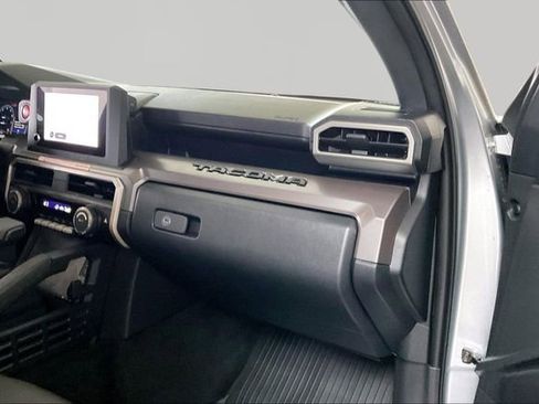 Used 2025 Toyota Tacoma TRD Sport image 18