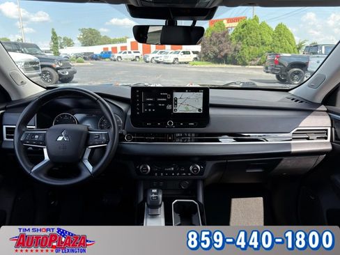 Used 2025 Mitsubishi Outlander SE AWD/4WD image 14