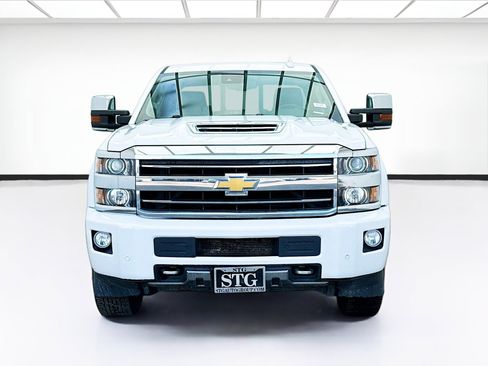 Used 2019 Chevrolet Silverado 2500 High Country w/ Duramax Plus Package image 2