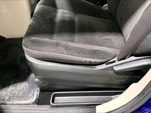 Used 2018 Dodge Grand Caravan SE w/ UConnect Hands-Free Group image 19