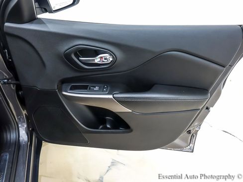 Used 2019 Jeep Cherokee Limited AWD/4WD image 30