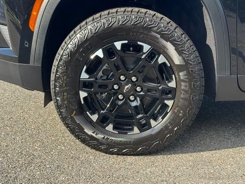 New 2027 Chevrolet Traverse Z71 w/ Enhanced Driving Package AWD/4WD image 9