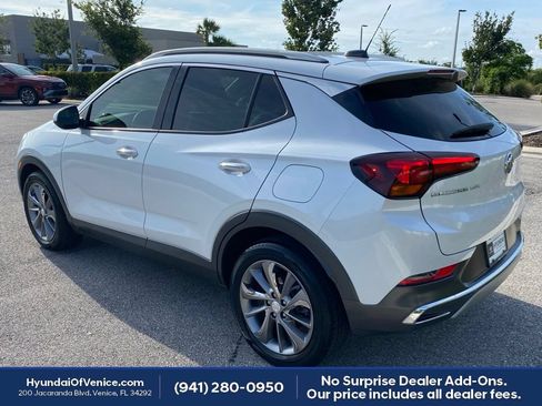 Used 2022 Buick Encore GX Essence w/ Experience Buick Package FWD image 3