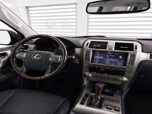 Used 2017 Lexus GX 460 Premium w/ Premium Package AWD/4WD image 18