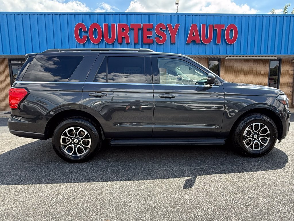 Used 2024 Ford Expedition XLT RWD image 14