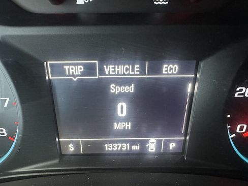 Used 2017 Chevrolet Malibu LT FWD image 15