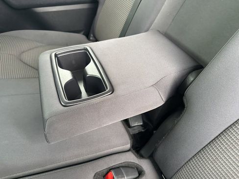 Used 2024 Toyota Highlander LE image 34