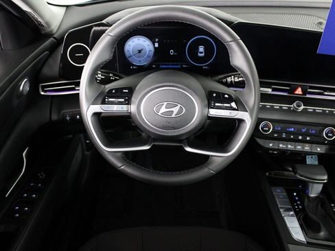 Certified 2025 Hyundai Elantra SEL image 4