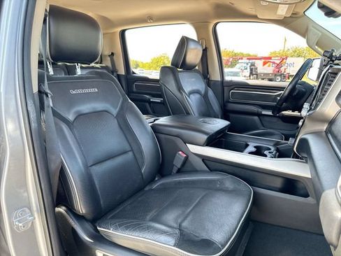 Used 2019 RAM 1500 Laramie AWD/4WD image 23