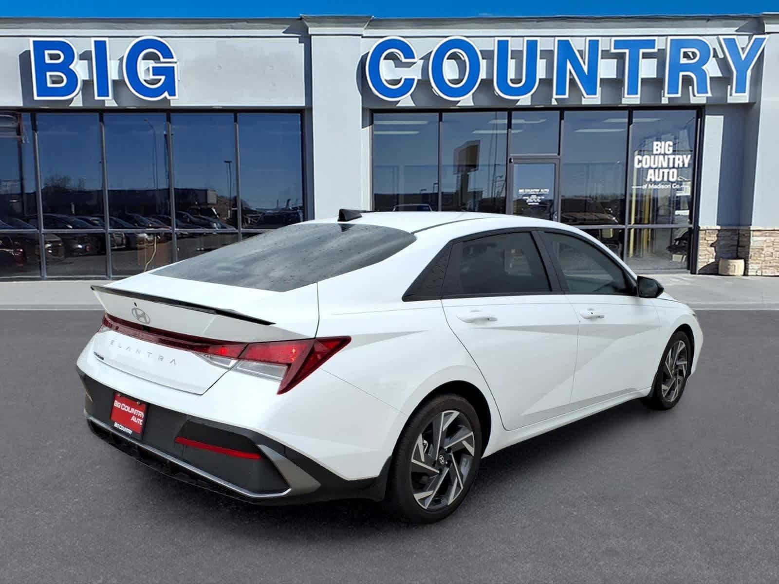 Used 2025 Hyundai Elantra Sport FWD image 5