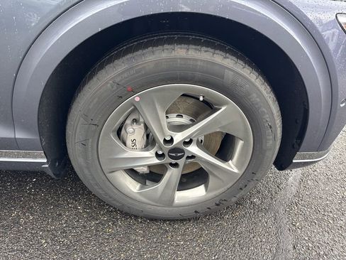 New 2026 Genesis GV70 2.5T Advanced image 9