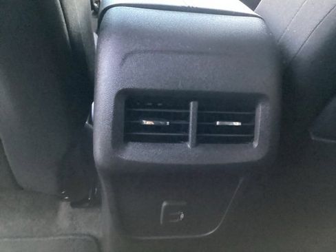 Used 2024 GMC Terrain SLE image 30