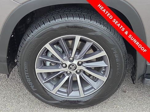 Used 2019 Toyota Highlander XLE image 7