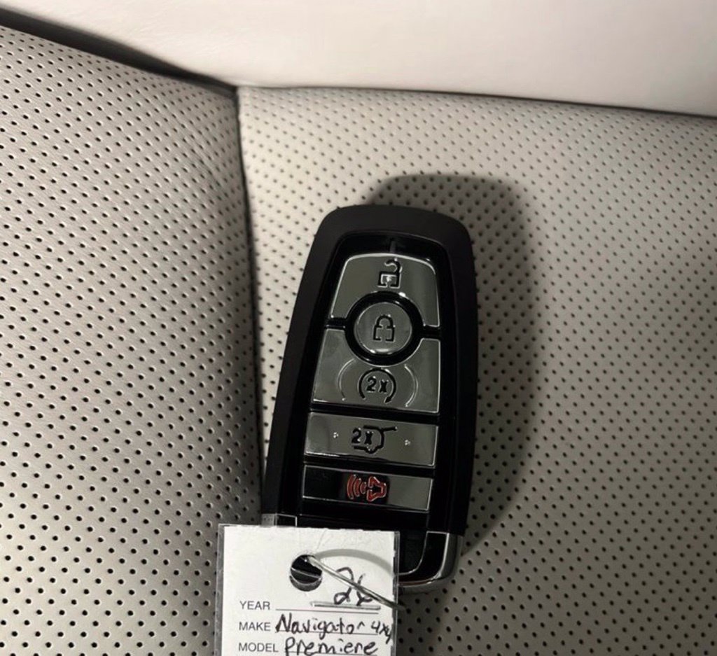 New 2026 Lincoln Navigator Premiere AWD/4WD image 30