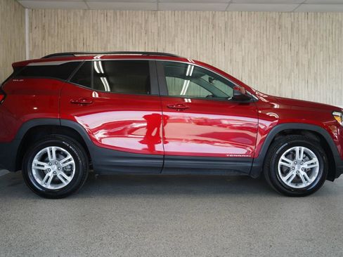 Used 2023 GMC Terrain SLE w/ Driver Convenience Package image 6