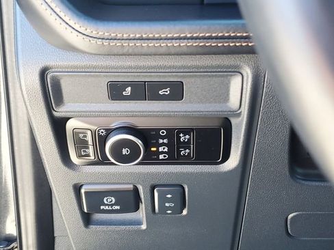 Used 2024 Ford Expedition Platinum image 24