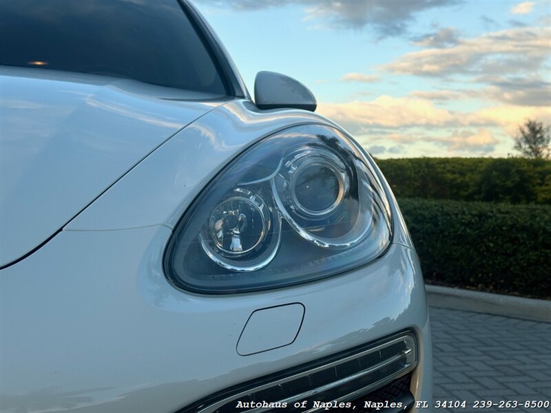 Used 2013 Porsche Cayenne S AWD/4WD image 10