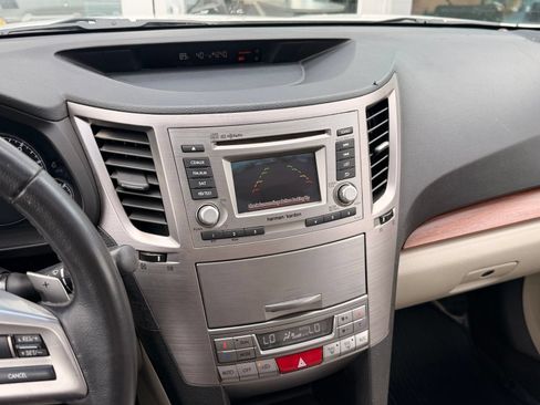 Used 2013 Subaru Outback 2.5i Limited w/ Moonroof Pkg AWD/4WD image 32