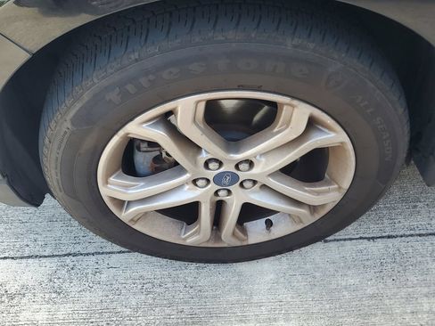 Used 2018 Ford Edge Titanium w/ Equipment Group 301A FWD image 4