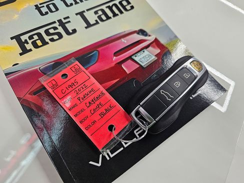 Used 2022 Porsche Cayenne Coupe image 33