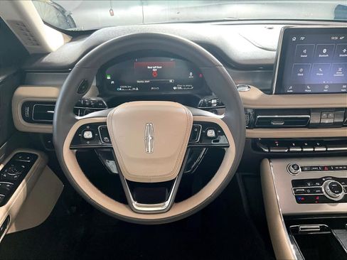Used 2023 Lincoln Aviator Standard image 18