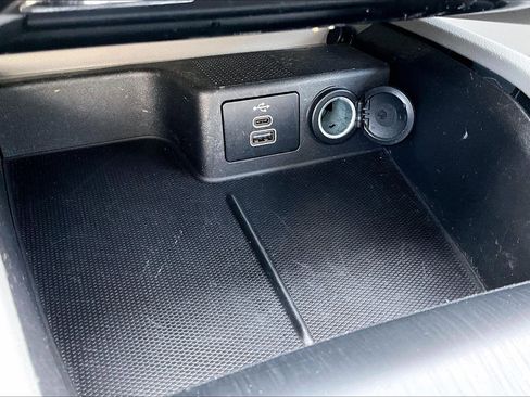 Used 2025 Ford Escape SE image 31