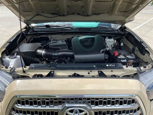 Used 2017 Toyota Tacoma TRD Off-Road w/ Tow Package (A/T) AWD/4WD image 44