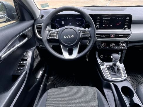 Certified 2026 Kia Seltos LX FWD image 12