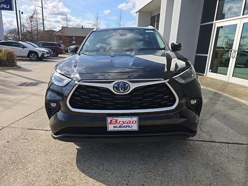 Used 2024 Toyota Highlander XLE image 4