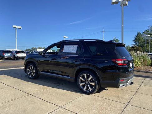 Used 2025 Honda Pilot Touring image 8