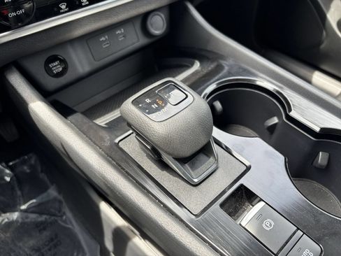 Used 2025 Nissan Rogue SV FWD image 38