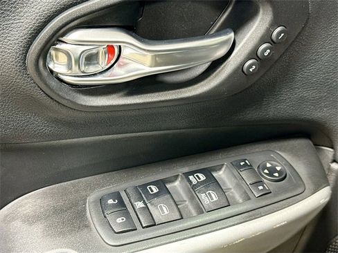 Used 2018 Jeep Cherokee Trailhawk w/ Quick Order Package 27L image 20