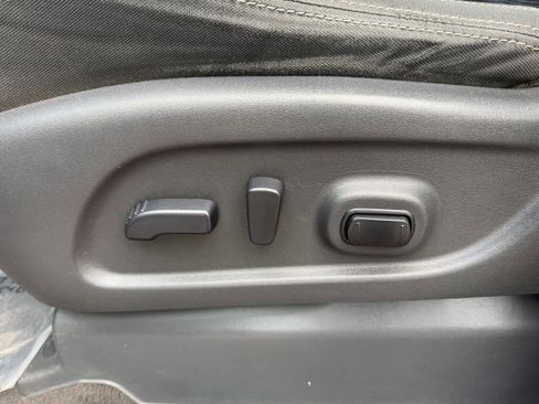 Used 2018 Nissan Titan SV w/ SV Convenience Package image 21