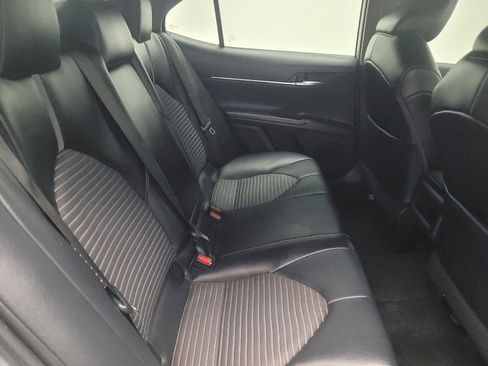 Used 2020 Toyota Camry SE image 19