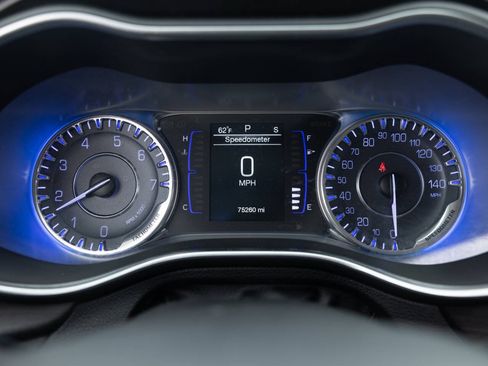 Used 2017 Chrysler 200 Limited Platinum FWD image 31