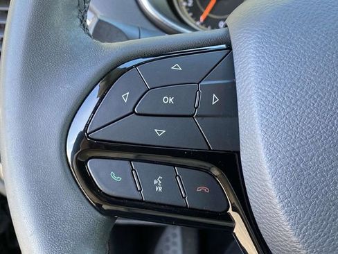 Used 2020 Jeep Cherokee Latitude Plus image 23