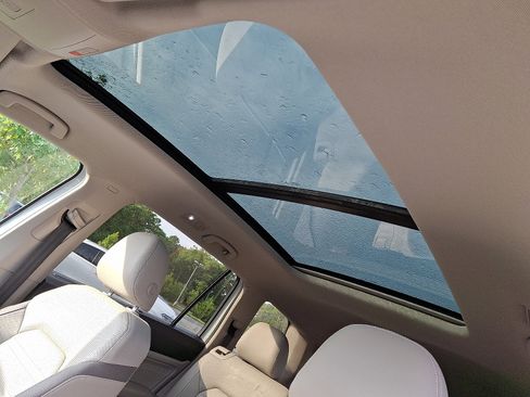 Used 2021 Volkswagen Atlas SEL Premium image 16