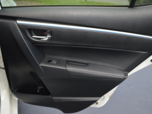 Used 2015 Toyota Corolla S FWD image 32