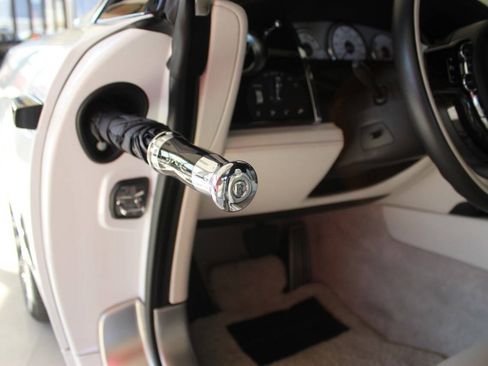 Used 2019 Rolls-Royce Dawn RWD image 28