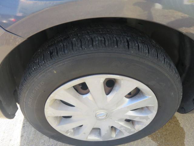 Used 2015 Nissan Versa SV FWD image 12