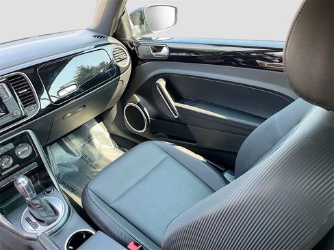 Used 2019 Volkswagen Beetle 2.0T S image 21