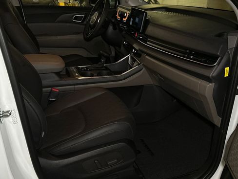 New 2026 Kia Carnival EX FWD image 12