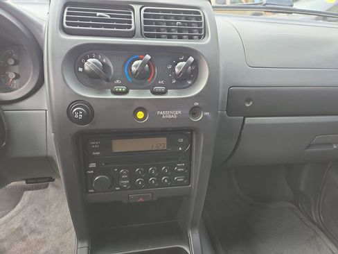 Used 2002 Nissan Frontier XE image 18