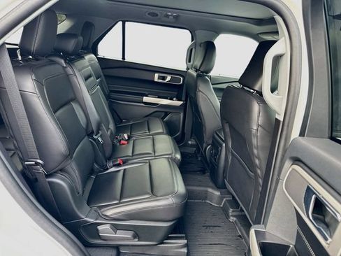 Certified 2022 Ford Explorer XLT w/ Equipment Group 202A AWD/4WD image 36