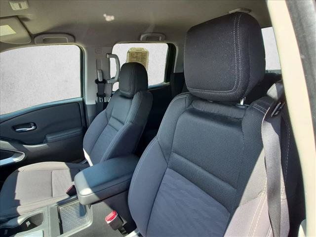 Used 2024 Nissan Frontier SV RWD image 11