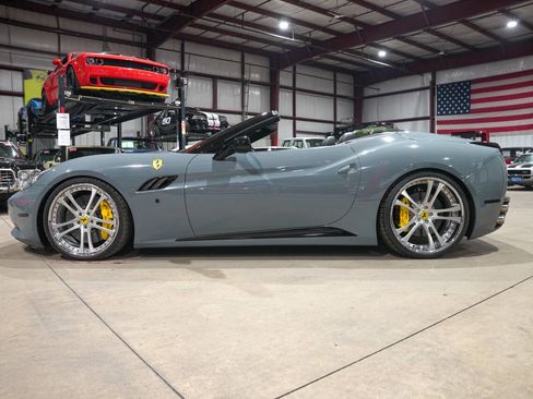 Used 2010 Ferrari California image 4